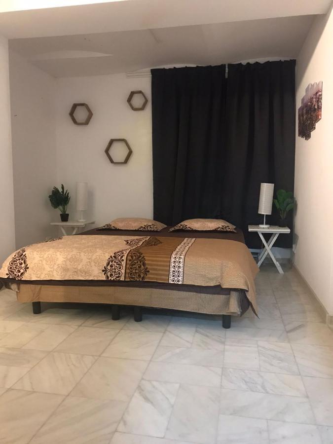 Large Apartment City Centre Бухарест Экстерьер фото