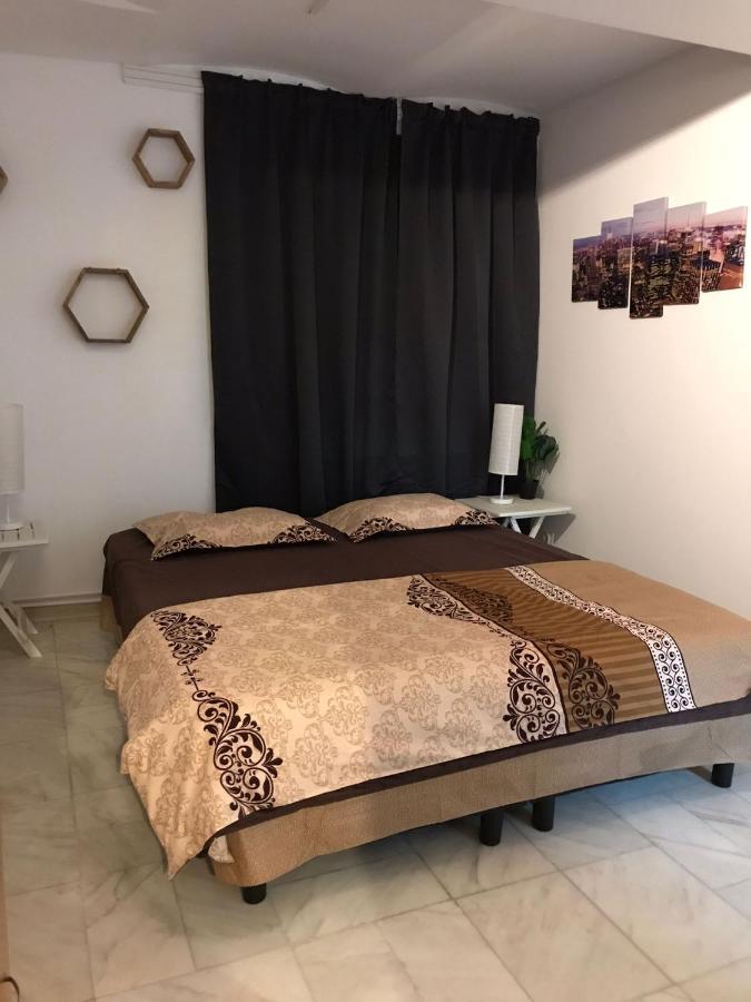 Large Apartment City Centre Бухарест Экстерьер фото
